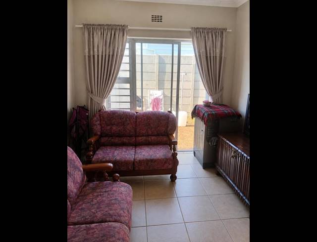 2 BEDROOM TOWNHOUSE FOR SALE IN STELLENDALE